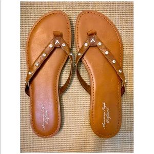 American Eagle Tan Flip Flops Size 8